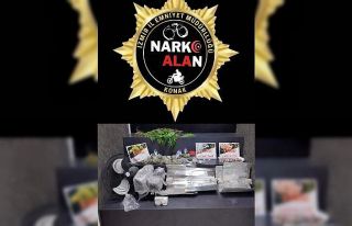 İzmir’de seraya çevirdiği evde kenevir yetiştiren...