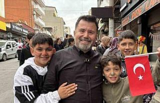 İzmirli işletmeciden 23 Nisan’da binlerce çocuğa...