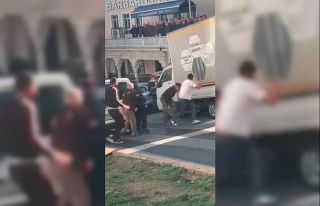 Kağıthane’de yol verme tartışması bıçaklı...