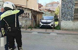 Kaldırımı kapatan bariyer kazaya neden oldu: 2...