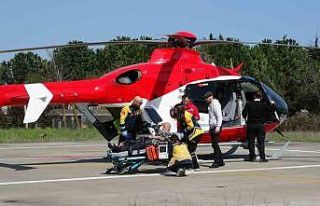 Kalp krizi geçiren hasta için ambulans helikopter...