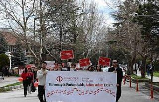 Kampüste "Otizm İçin Kırmızı Kampüs Yürüyüşü"