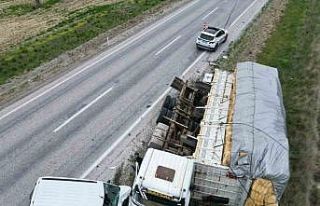 Kamyon ve tankerin karıştığı kazada faciadan...