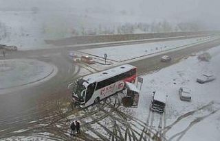 Kar yağışı kazayı beraberinde getirdi: 10 aracın...