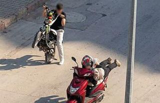 Karabük’te tehlikeli adrenalin: Gençlerin bazıları...