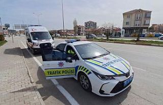 Karaman’da otomobile çarpan motosikletli yaralandı