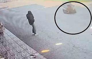 Karşıya geçmeye çalışan kadına otomobil çarptı:...