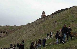 Kars’ta kırk kapılı şehir Ani’ye yoğun ilgi:...