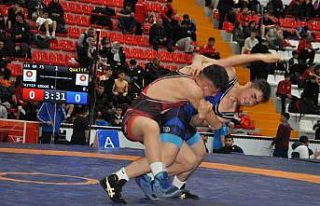 Kars’ta U15 Türkiye Güreş Şampiyonası başladı:...