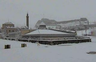 Kars’ta yer gök beyaz: Kar kalınlığı 30 santimi...