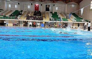 Kars’ta yüzme şöleni: Minik sporcular yarı final...