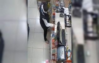 Kasiyeri farklı yöne yönlendirip, kasada bulunan...