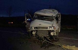 Kastamonu’da minibüs ile hafif ticari araç çarpıştı:...