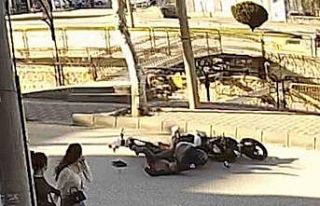 Kastamonu’da motosiklet ile scooter çarpıştı:...