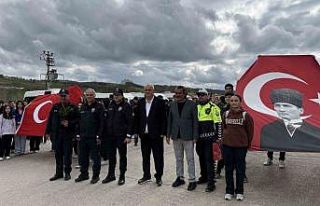 Kavga ihbarı üzerine geldiler, alkışlarla karşılandılar