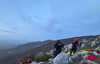 Kayalıklarda mahsur kalan keçiyi arama kurtarma...