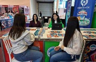 Kayseri Kitap Fuarı’nda çocukların keyfi yerinde