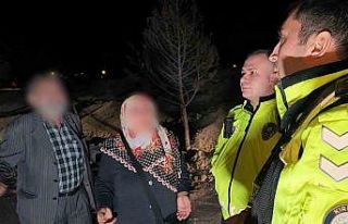 Kaza sonrası sürücü kaçtı, yaşlı çift geldi:...