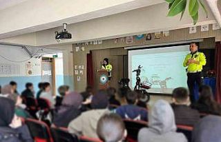 Kemah’ta öğrenci ve öğretmenlere trafik eğitimi...