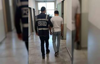 Kendisini polis ve savcı olarak tanıtıp 3 milyon...