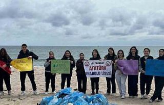 Kırklareli’nde çevreci öğrenciler sahilde temizlik...