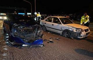 Kırmızı ışık ihlali yapan sürücü otomobile...