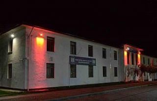 Kırmızı ışıklar eşit yaşam için yandı