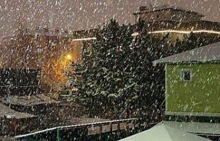 Kış geri geldi: Aşkale’de kar yağışı hayatı...