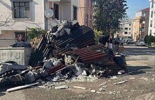 Kocaeli’de tadilatta olan binanın çatısı alevlere...