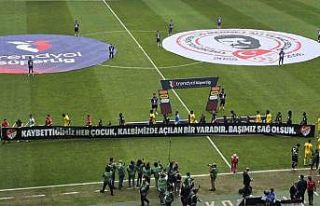 Kocaeli’de tribünler sustu, çocuklar için yas...