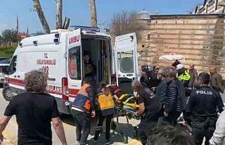 Kocası gaza basınca eşi aracın altında kaldı