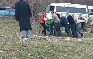 Kocası toprağa kendisi de hapse girdi