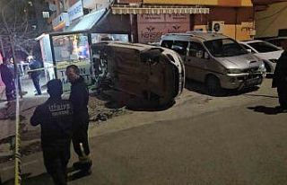 Kontrolden çıkan hafif ticari araç markete daldı:...