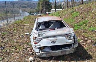 Kontrolden çıkan otomobil cezaevi bahçesine uçtu