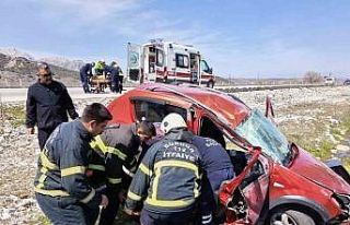 Kontrolden çıkan otomobil şarampole savruldu: 2...