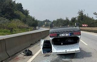 Kontrolden çıkan otomobil takla atıp ters durdu