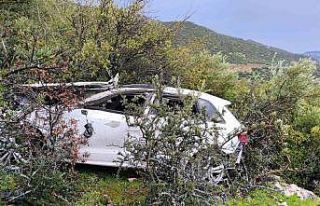 Kontrolden çıkan otomobil uçuruma yuvarlandı:...