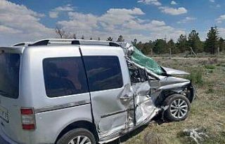 Konya tır ile hafif ticari araç çarpıştı: 1...