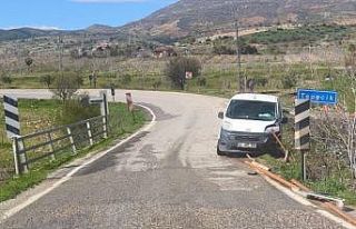 Köprü demirleri araca saplandı: 1 yaralı