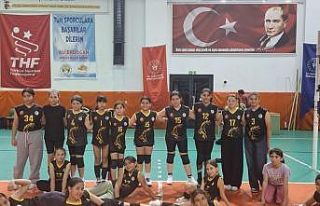 Köyceğiz voleybol takımında minik kaptanlar yetişiyor