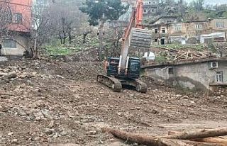 Kozluk’ta vatandaşların kabusu haline gelen çamurlu...