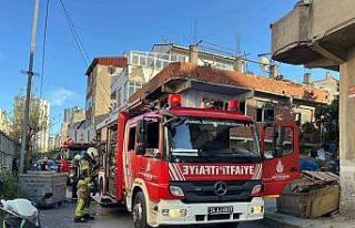 Küçükçekmece’de iki katlı binada çıkan yangın...