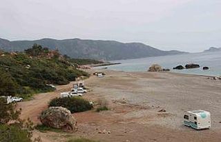 Kumluca’da sahil ve kamu alanlarında karavan konaklaması...