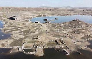 Kuraklıkta ortaya çıkmıştı, yağışlarla yeniden...