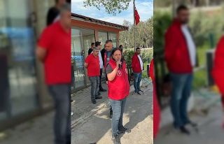 Maaş alamayan Karşıyaka Belediyesi işçilerinden...