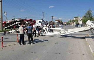Malatya’da beton pompası devrildi, faciadan dönüldü