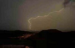 Mardin’de şimşek ve yıldırım görsel şölen...