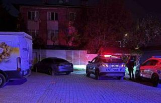 Market otoparkına sıkışınca yaya olarak kaçtı