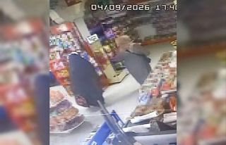 Marketten hırsızlık güvenlik kamerasına yansıdı