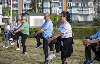 Mersin sahilinde sabah sporu buluşmaları yoğun...